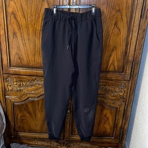 Lululemon jogger size 4
